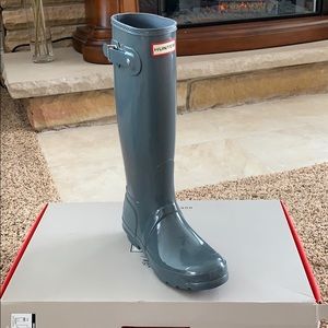 Brand new Hunter tall gloss graphite boots size 7
